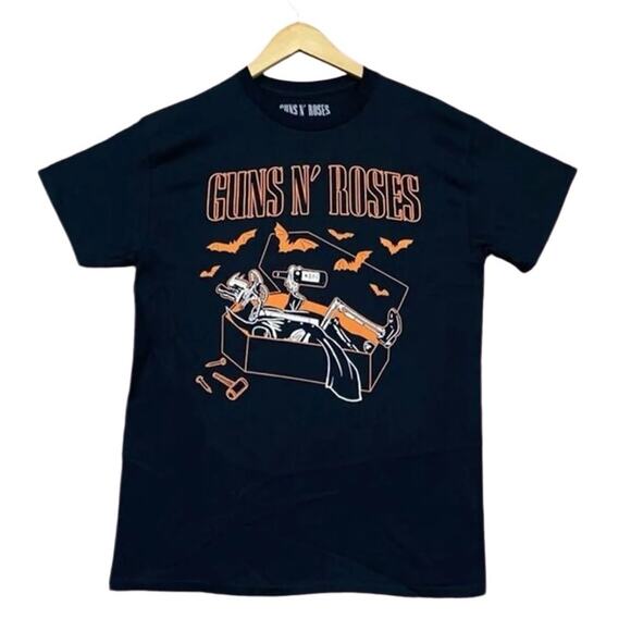 Guns N' Roses Coffin Boyfriend Fit T-Shirt, Size M, New with Tag - Picture 1 of 3